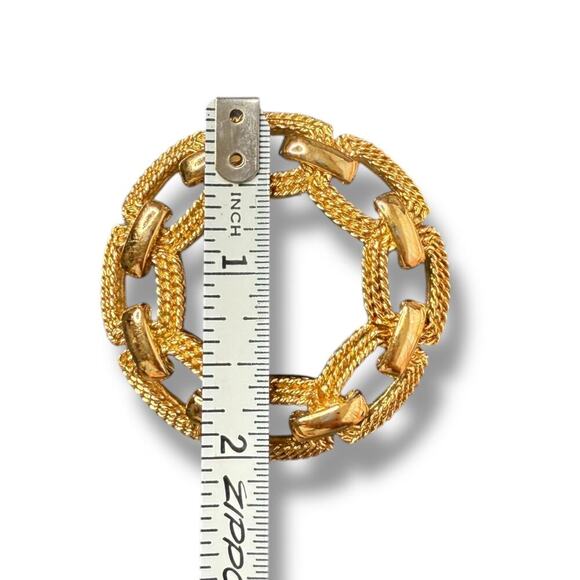 Vintage MONET Brooch Round Circle Wreath Textured  Pin - Picture 6 of 7